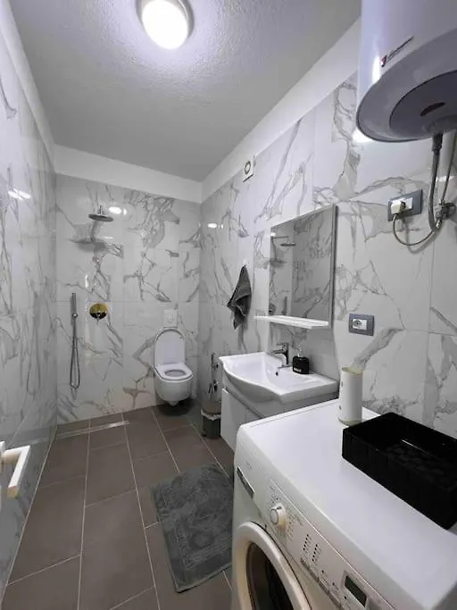 Great Apartament Near Lake & Blloku Area Tirana