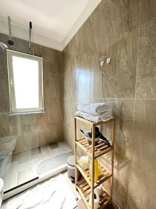 Great Apartament Near Lake & Blloku Area Tirana Albania
