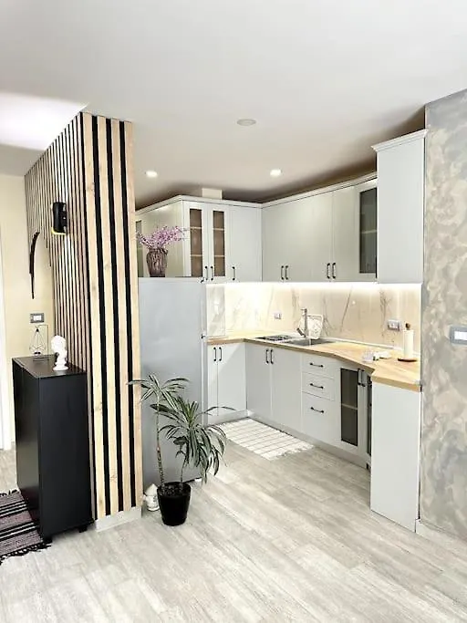 Great Apartament Near Lake & Blloku Area Tirana Apartment